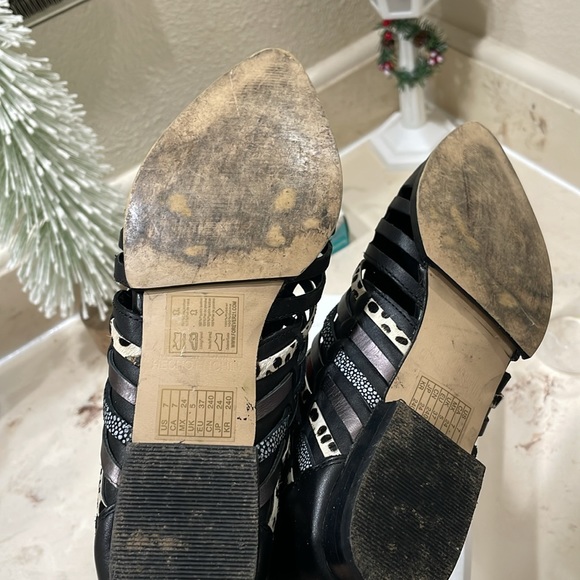 Forever 21 pointed booties - Picture 5 of 8